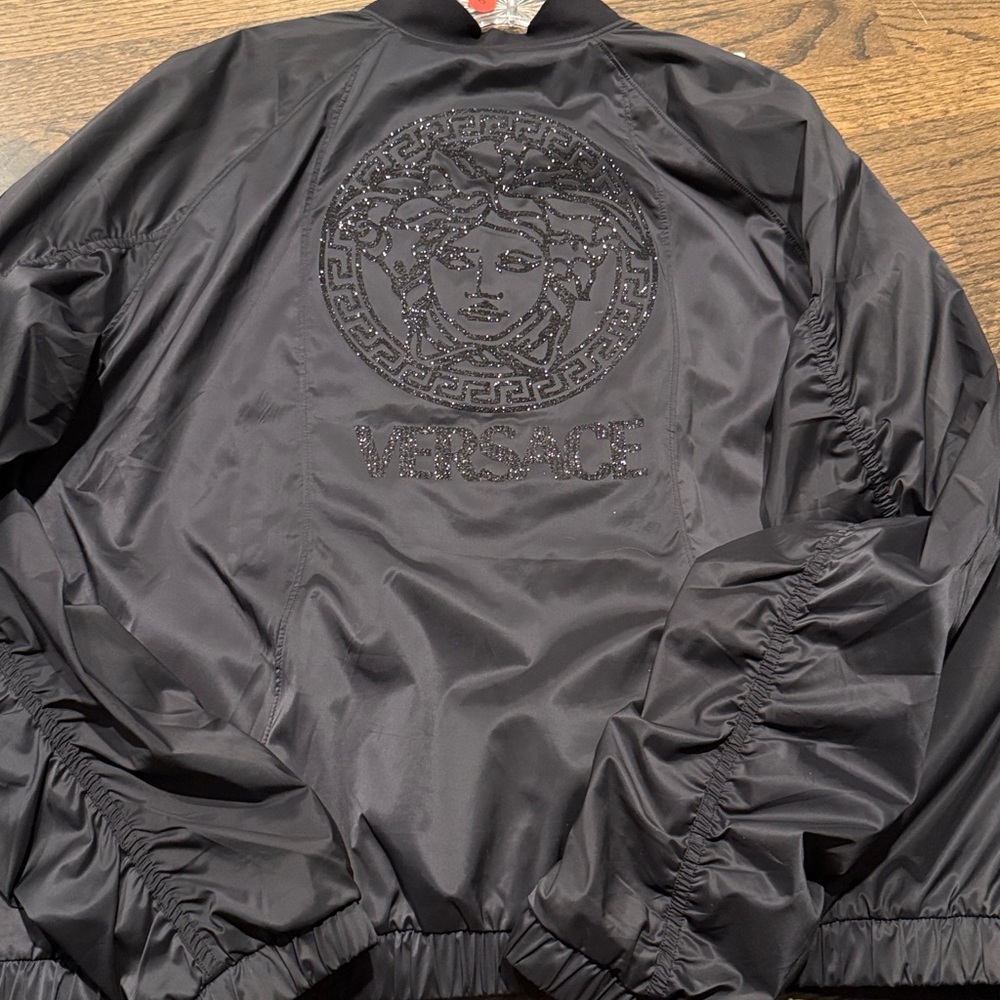 Lululemon x Versace RARE Above The Clouds Jacket
Black logo glitter aize 12 NWT - Picture 3 of 9